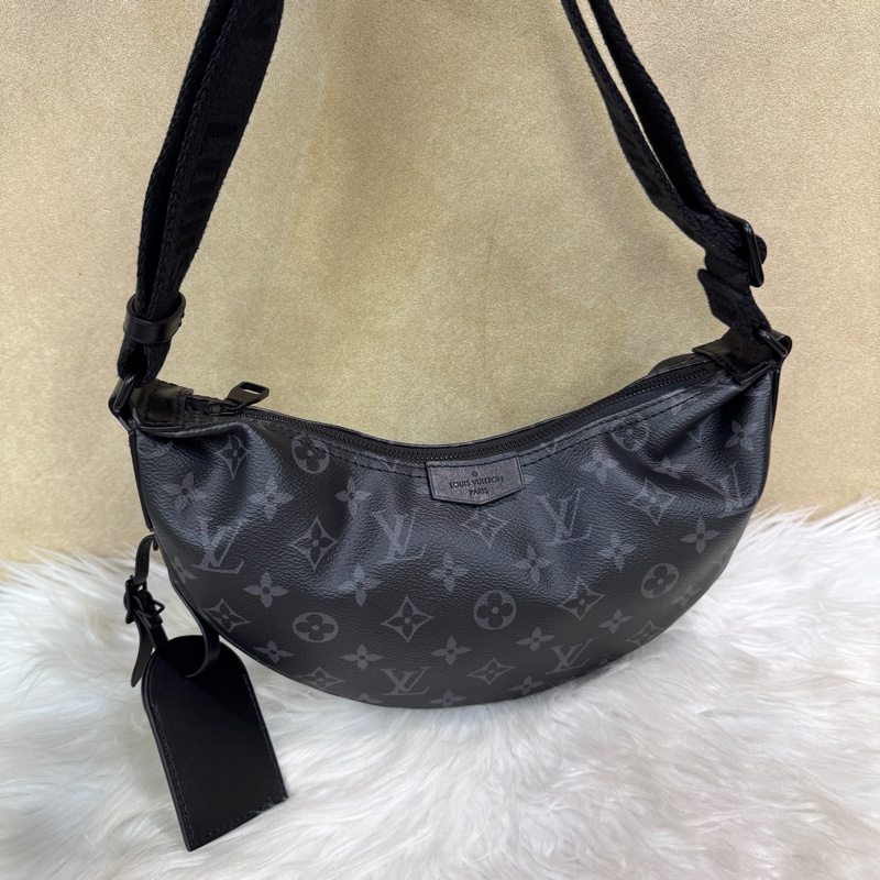 LV Hamac PM 黑老花彎月斜背包 晶片款-0
