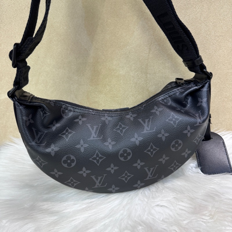 LV Hamac PM 黑老花彎月斜背包 晶片款-1