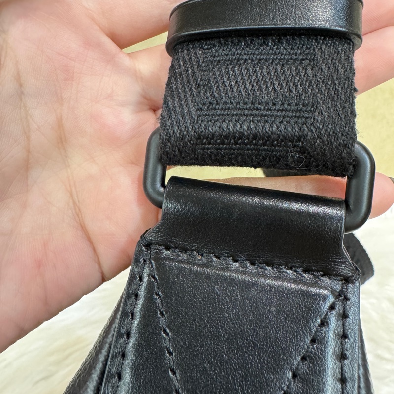 LV Hamac PM 黑老花彎月斜背包 晶片款-9