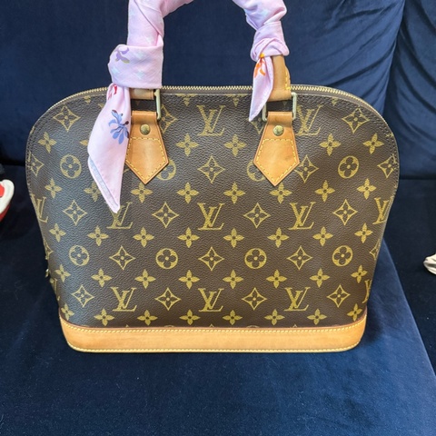 Louis Vuitton老花貝殼手拿包（無背帶）《贈一條Celine方巾》