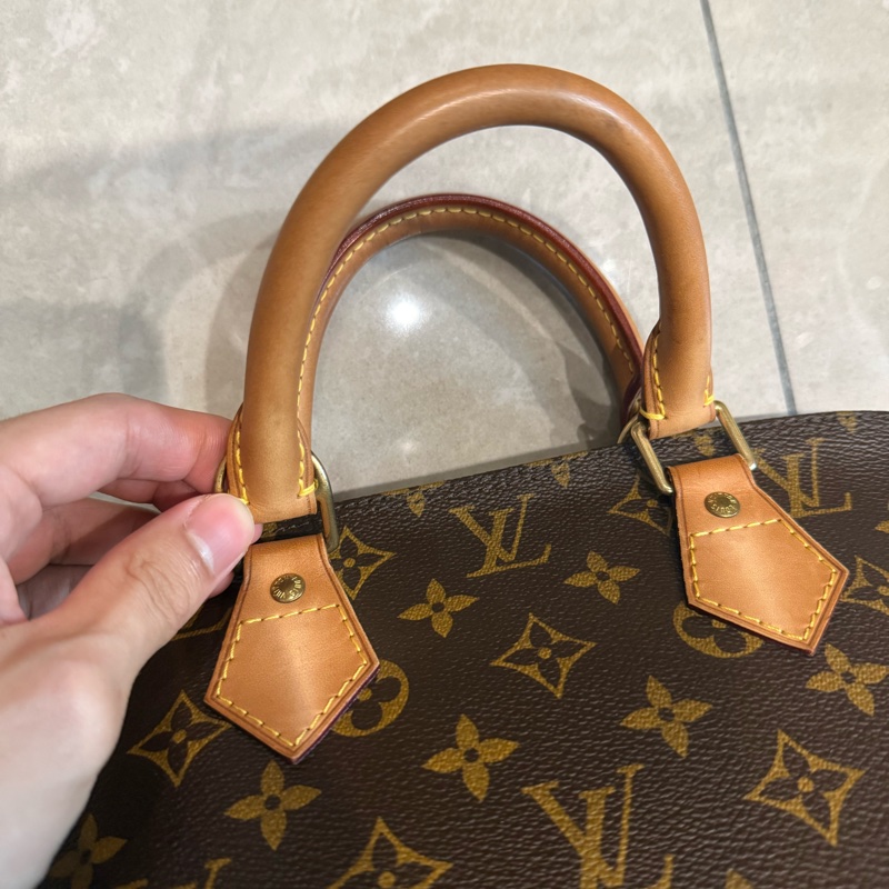 Louis Vuitton老花貝殼手拿包（無背帶）《贈一條Celine方巾》-1