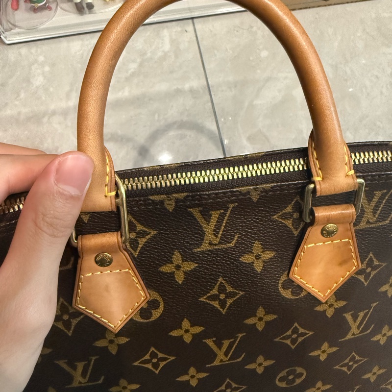 Louis Vuitton老花貝殼手拿包（無背帶）《贈一條Celine方巾》-2