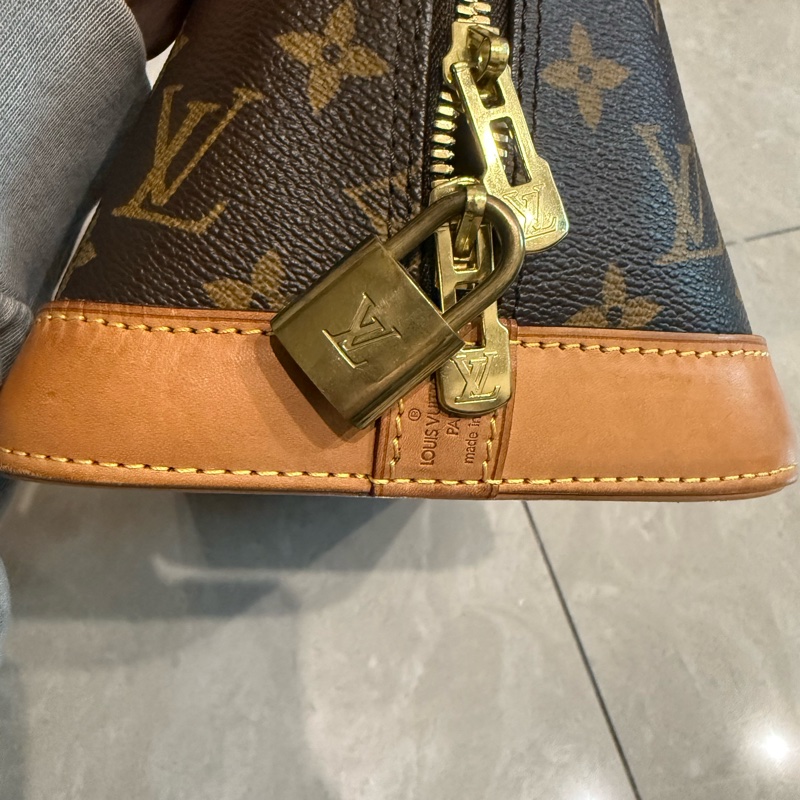 Louis Vuitton老花貝殼手拿包（無背帶）《贈一條Celine方巾》-5