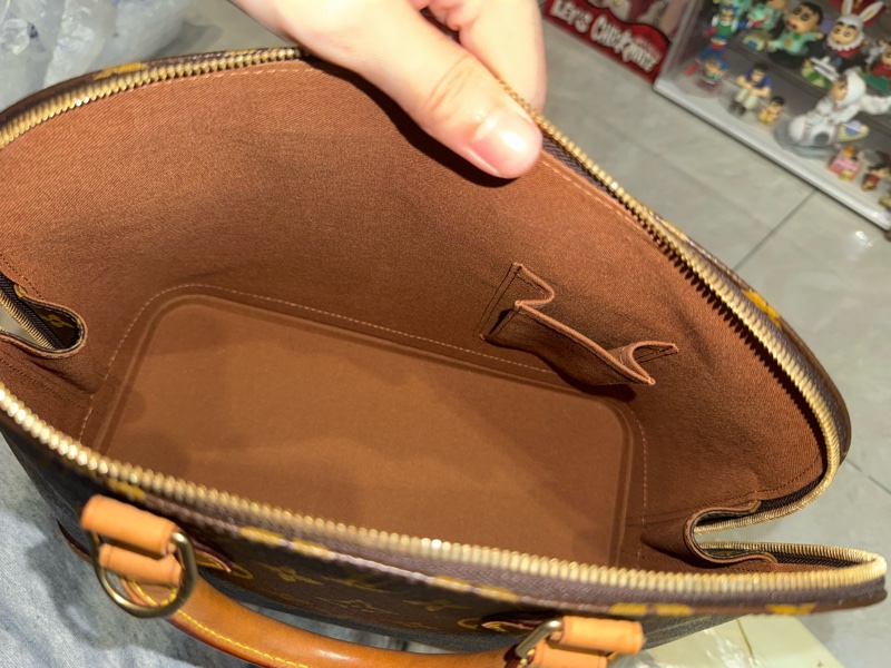 Louis Vuitton老花貝殼手拿包（無背帶）《贈一條Celine方巾》-10