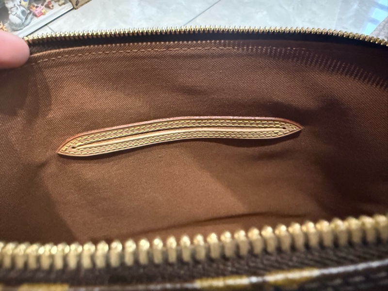 Louis Vuitton老花貝殼手拿包（無背帶）《贈一條Celine方巾》-11