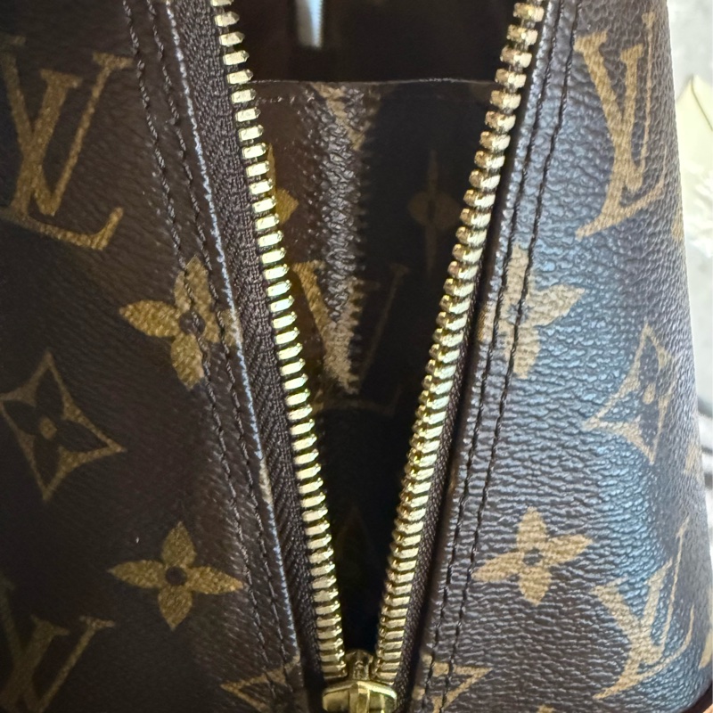 Louis Vuitton老花貝殼手拿包（無背帶）《贈一條Celine方巾》-13