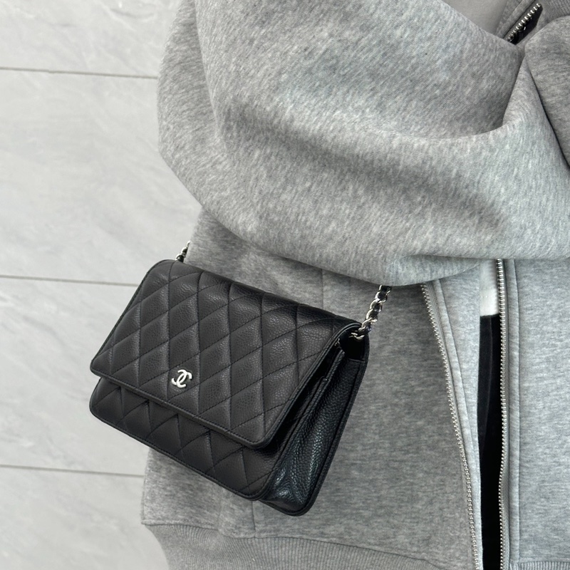 Chanel 黑色荔枝牛銀釦Woc-2