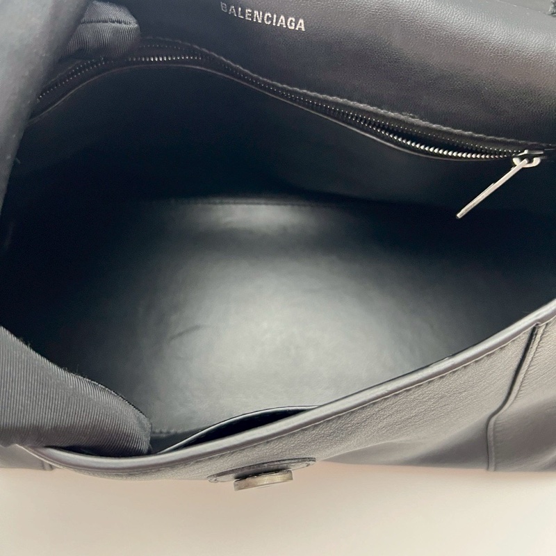 帥度爆表🕶️Balenciaga全黑downtown單肩斜挎沙漏包-13