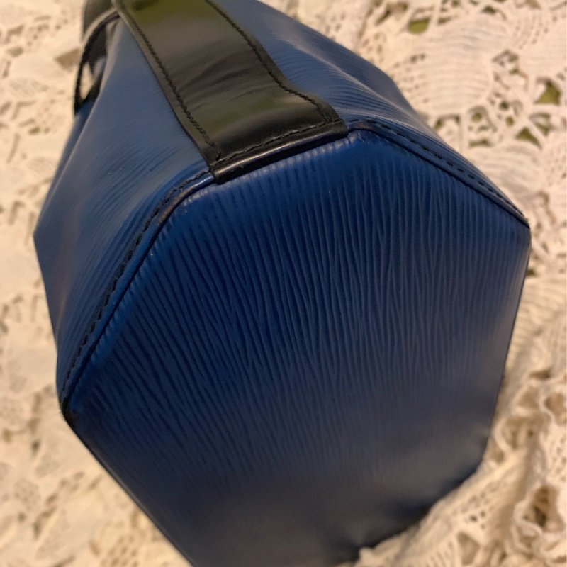 LOUIS VUITTON 水波紋epi八角形皮革肩背包 側背包 藍色水波紋配黑色皮革1992年老包-14