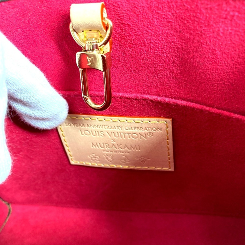 路易威登 M13668 LV x TM Monogram On the Go BB 手袋,飾有村上隆熊貓圖案。這款兩用包既可作單肩包,也可作手提包。棕色帆布材質,近乎全新。-9