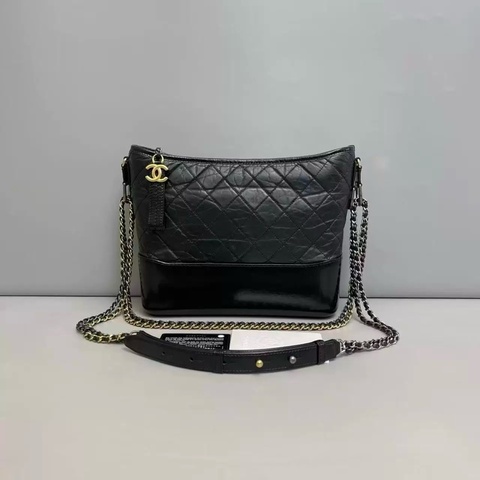 超划算！香奈兒Chanel Gabrielle 黑金牛皮流浪包 保卡款 中號