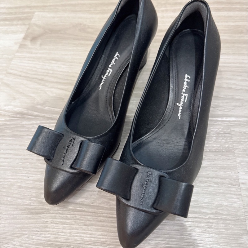 SF 經典黑色蝴蝶結尖頭跟鞋 37號-0