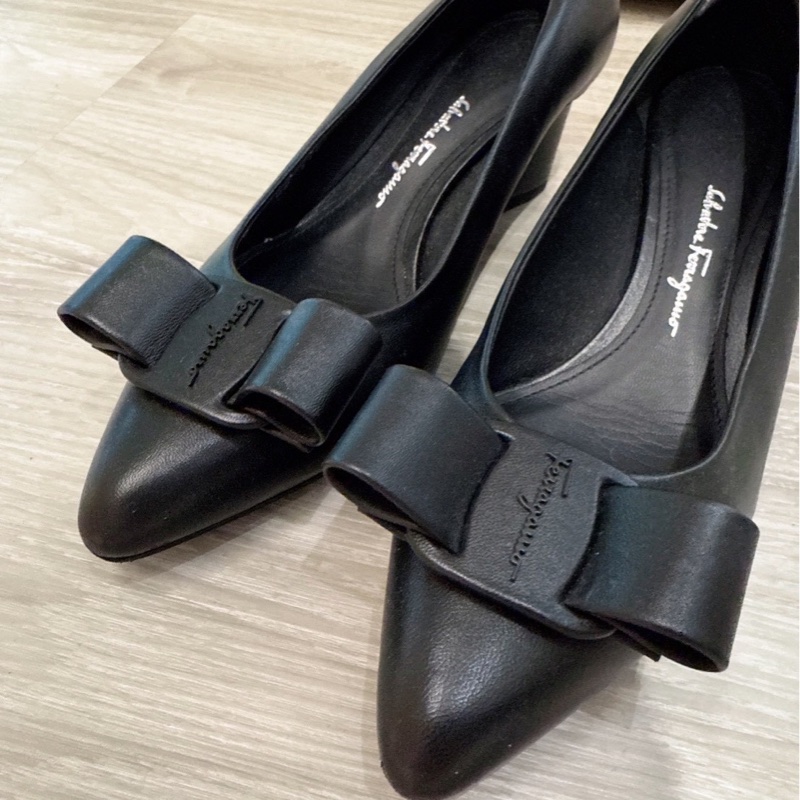 SF 經典黑色蝴蝶結尖頭跟鞋 37號-2