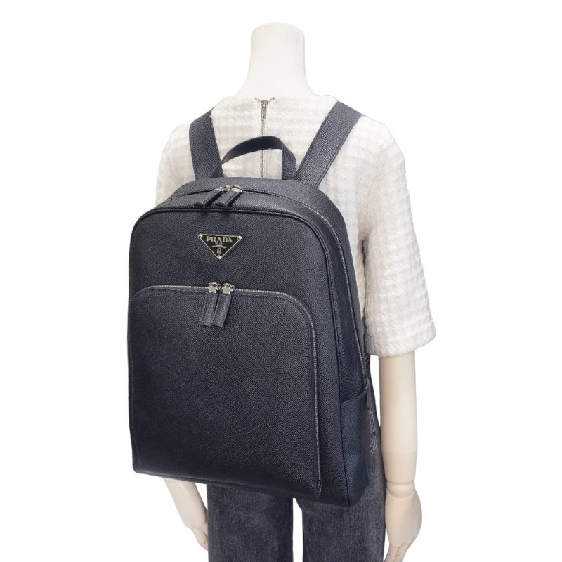 Prada Saffiano皮革琺瑯金屬標誌後背包(2VZ102-黑)-5