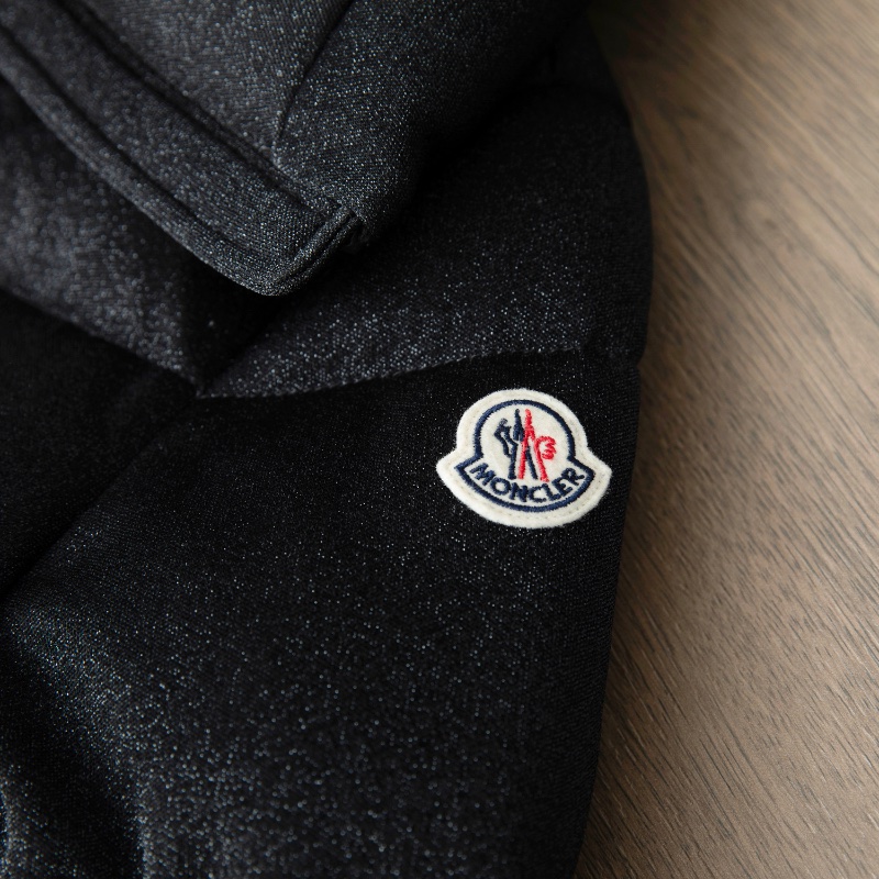 ❤️ MONCLER 獨特帶細閃面料 黑色羽絨外套-7