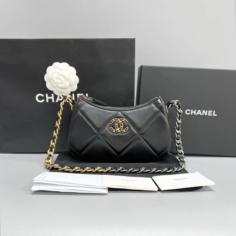 新款芯片款!全套!Chanel 香奈兒 24P 迷你Hobo 黑金羊皮-0
