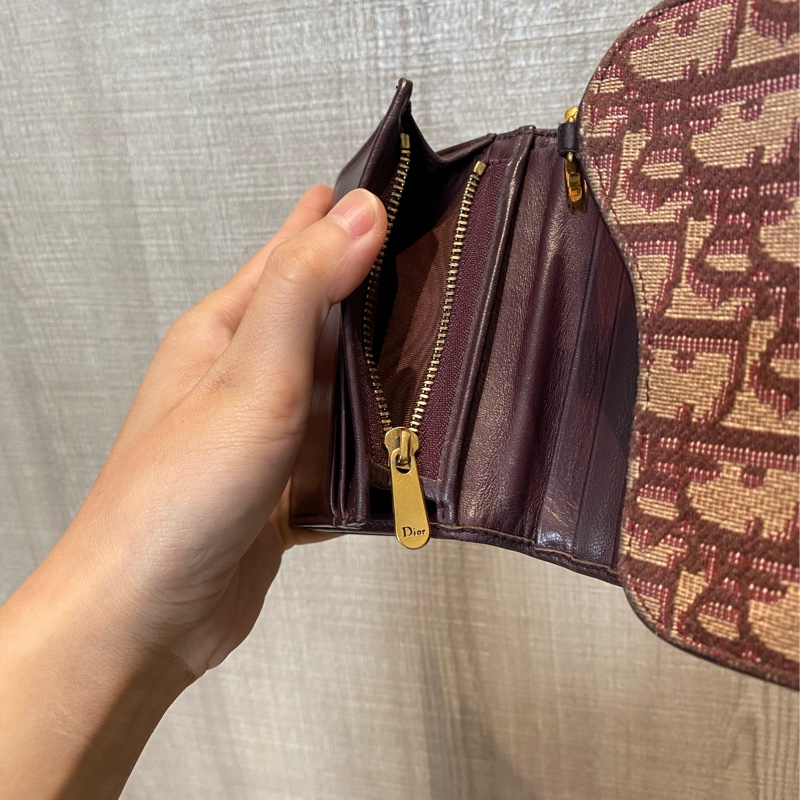 Dior 棗紅色緹花三折短夾-13