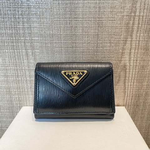Prada 水波紋三折錢包