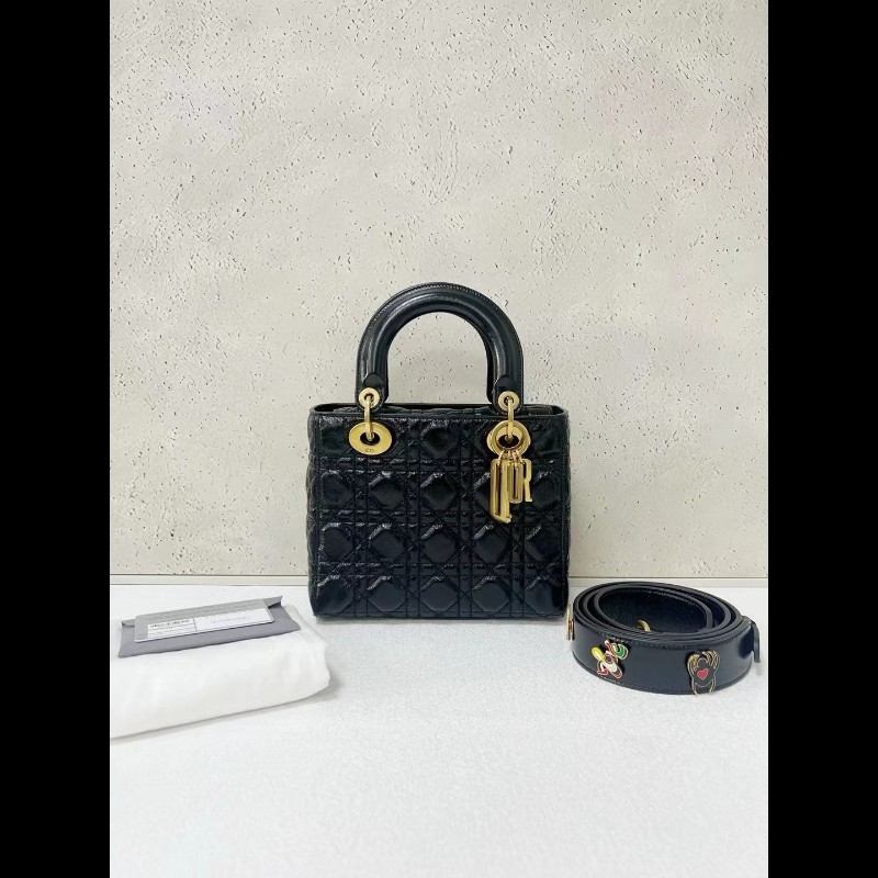 Dior lady dior 限定款四格徽章油蠟牛皮戴妃包-0