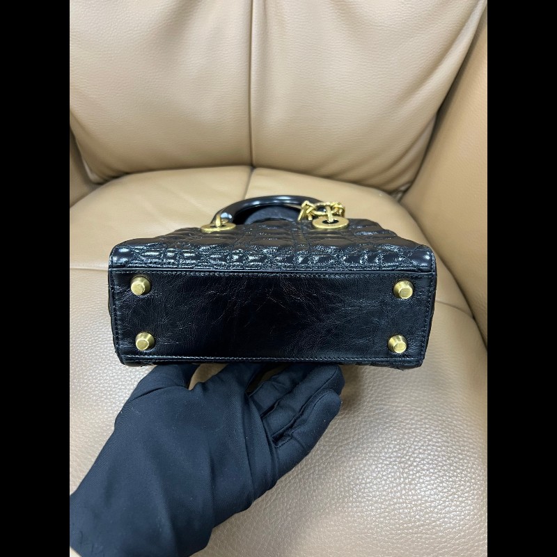 Dior lady dior 限定款四格徽章油蠟牛皮戴妃包-10