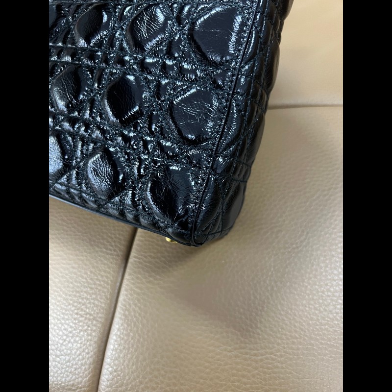 Dior lady dior 限定款四格徽章油蠟牛皮戴妃包-15
