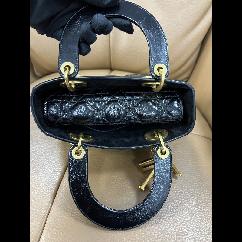 Dior lady dior 限定款四格徽章油蠟牛皮戴妃包-19