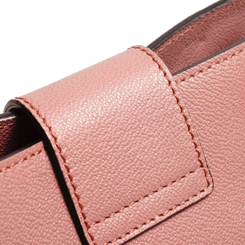 Burberry Buckle 牛皮純色字母logo 單肩包(玫瑰粉色)附兩種背帶-11