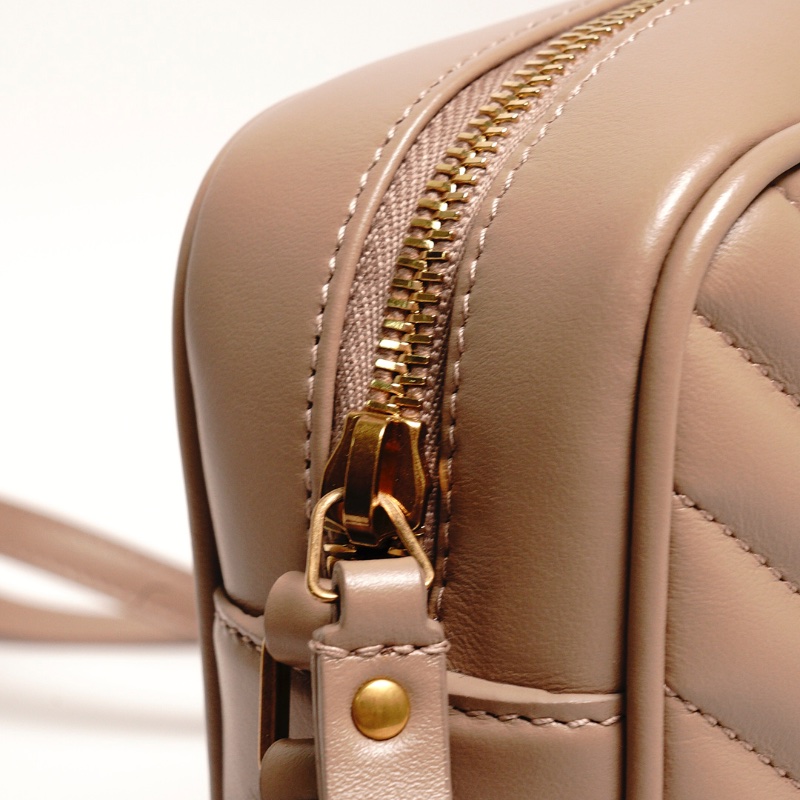 YSL 牛皮金釦山形紋拉鍊相機包(絕版品、奶茶色)-9