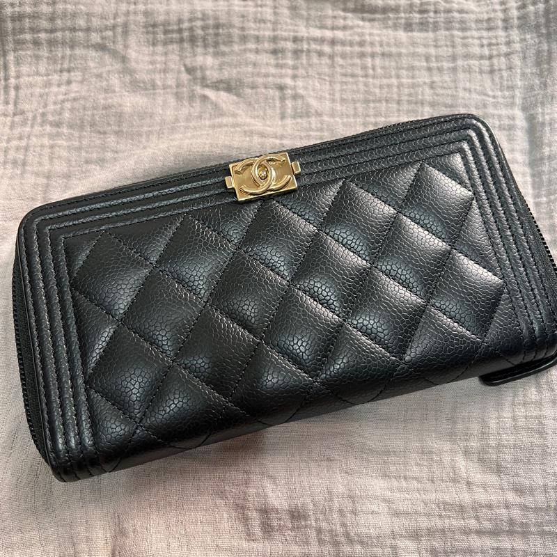 Chanel boy系列長夾牛皮魚子醬（附盒子防塵套晶片卡緞帶）-0