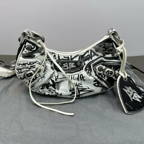 BALENCIAGA 白色塗鴉le cagole機車月牙包25*12*6 99新配件塵袋鏡子