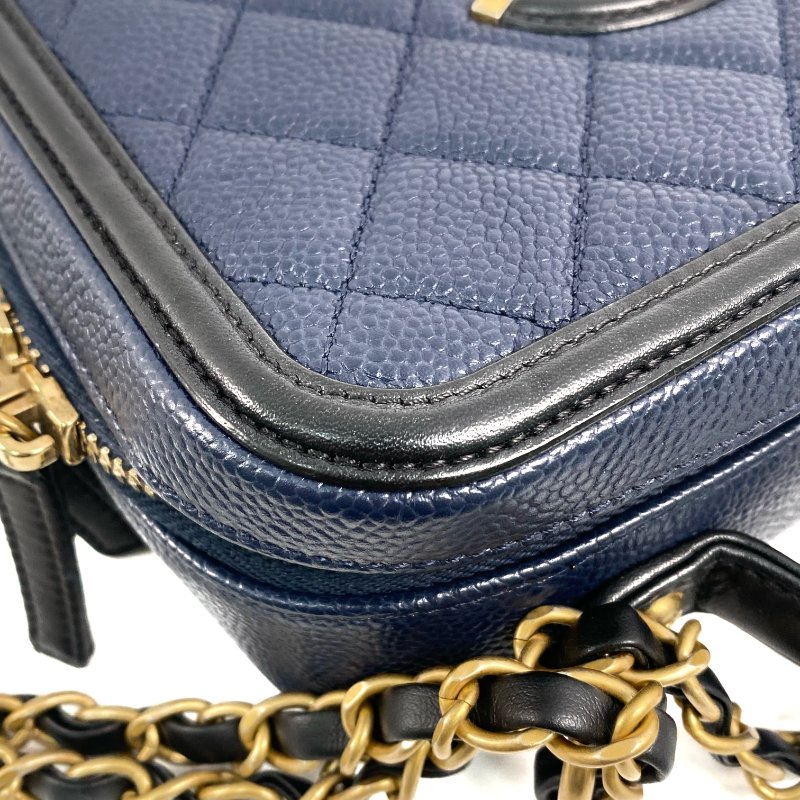 △ Chanel 香奈兒 Navy Caviar Skin Gold Tone Metal Filigree Vanity Case No.26 深藍色粒紋小牛皮金色金屬鎖鏈化妝箱No.26 - 257022883-13