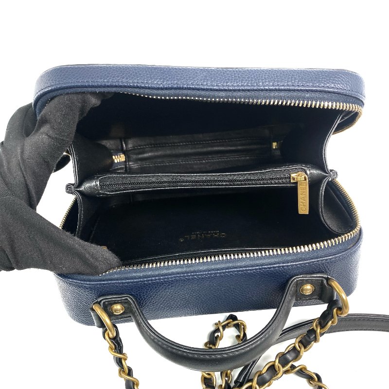 △ Chanel 香奈兒 Navy Caviar Skin Gold Tone Metal Filigree Vanity Case No.26 深藍色粒紋小牛皮金色金屬鎖鏈化妝箱No.26 - 257022883-19