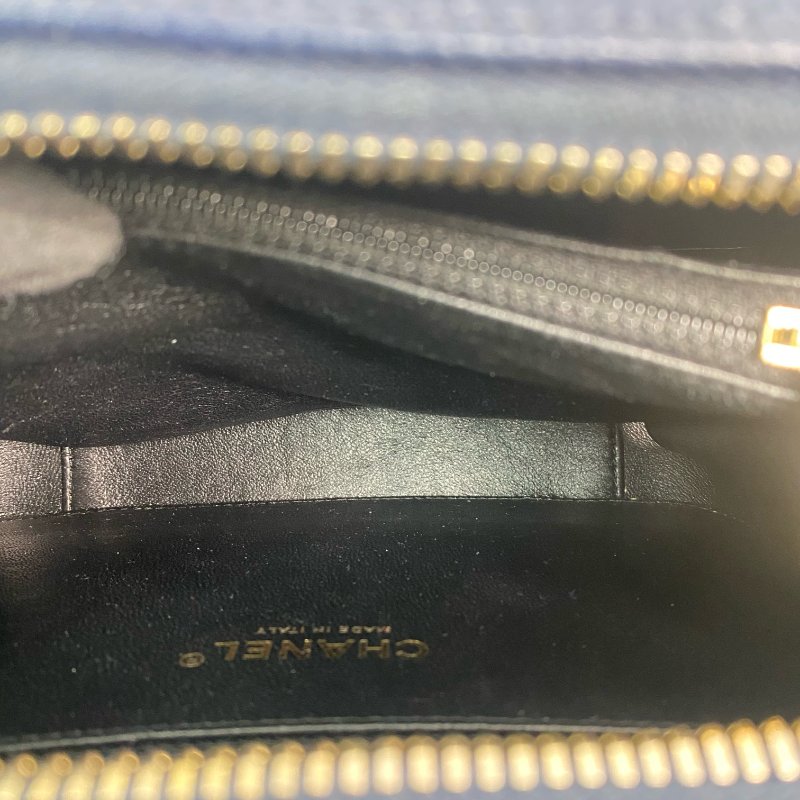 △ Chanel 香奈兒 Navy Caviar Skin Gold Tone Metal Filigree Vanity Case No.26 深藍色粒紋小牛皮金色金屬鎖鏈化妝箱No.26 - 257022883-23