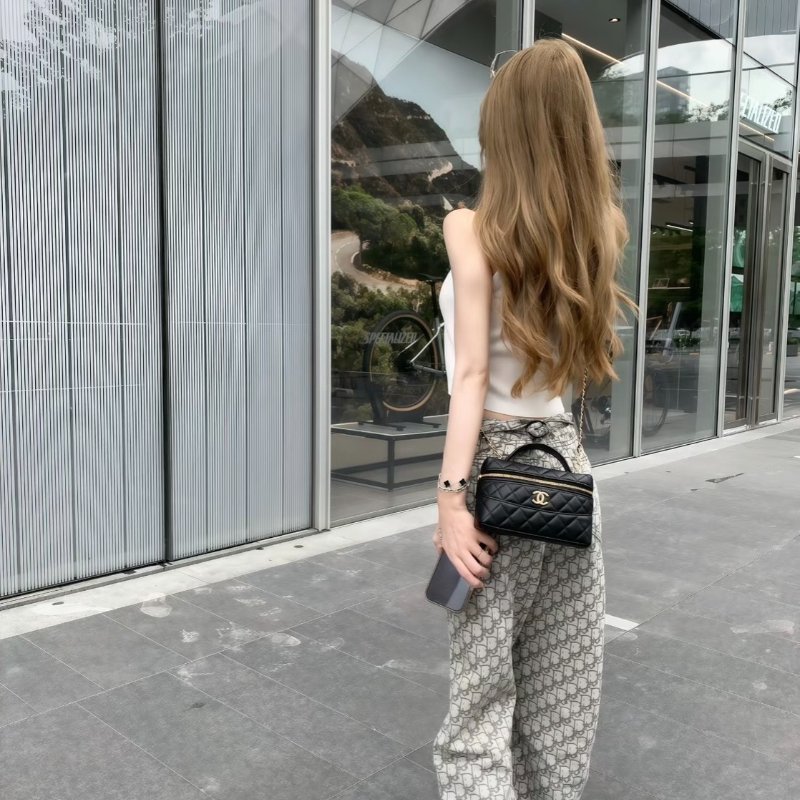 CHANEL 26C LP粒面牛皮手提飯盒包 - 黑金-1