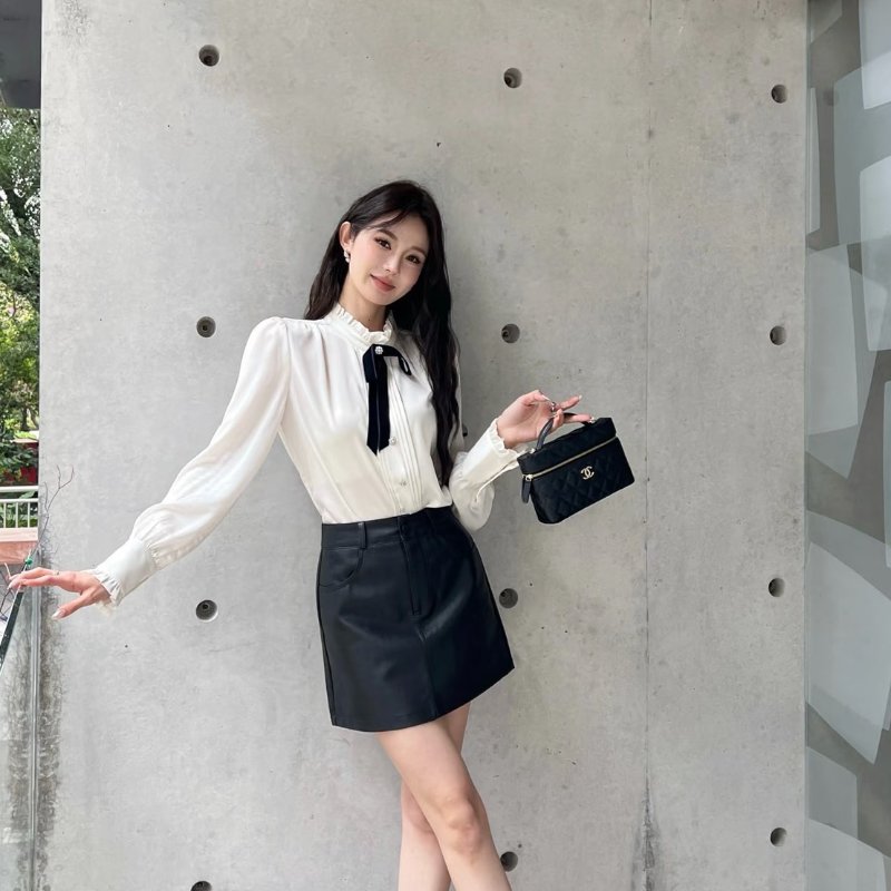 CHANEL 26C LP粒面牛皮手提飯盒包 - 黑金-1