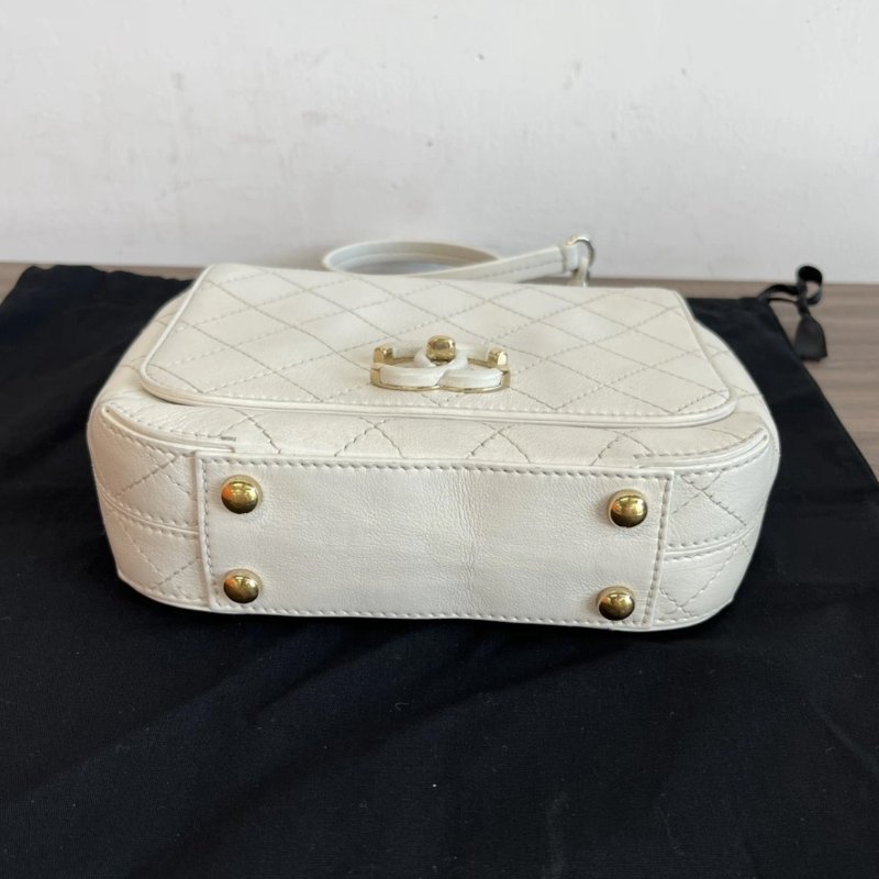 CHANEL 白色郵差斜背鏈條包18*16*5 98新配件盒子塵袋-3