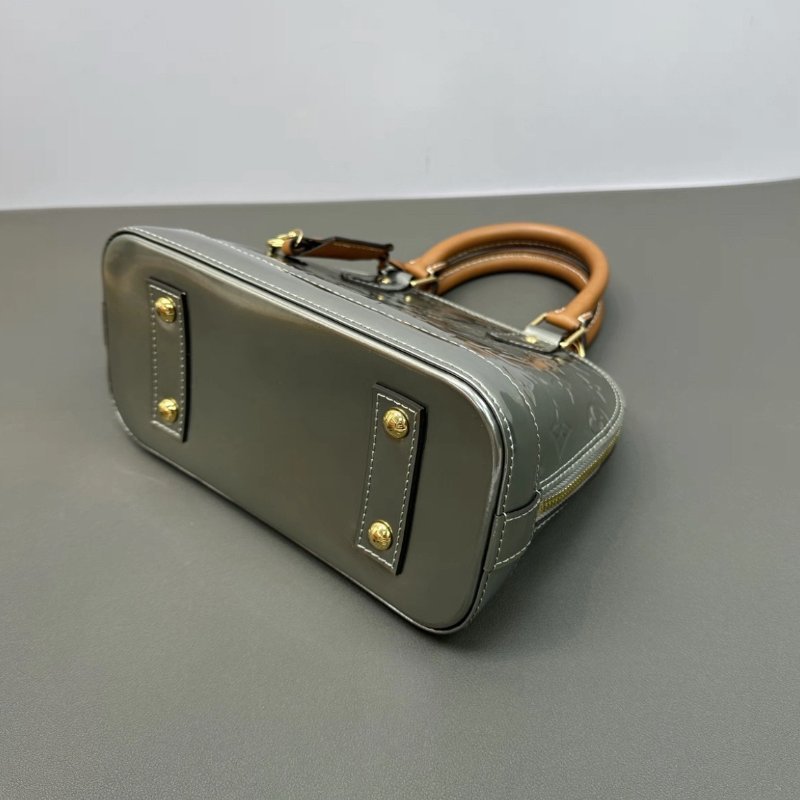 LV 漆皮金扣貝殼限量手提斜背包23*17*10 98新配件鑰匙鎖塵袋-4