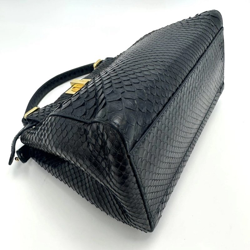 FENDI 黑色金扣蛇皮peekaboo手提斜背包 23*15*11 98新配件塵袋-2