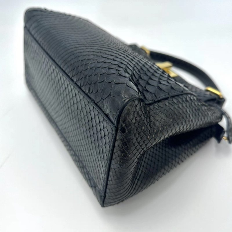 FENDI 黑色金扣蛇皮peekaboo手提斜背包 23*15*11 98新配件塵袋-4