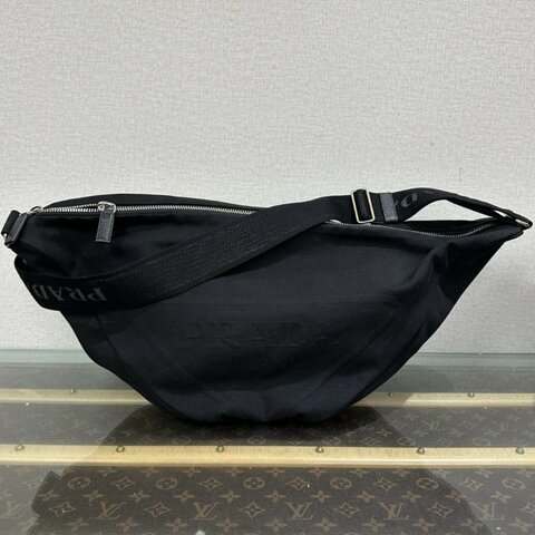 PRADA 22S系列黑銀帆布三角肩背斜背包60*30*27 98新