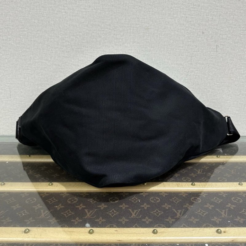 PRADA 22S系列黑銀帆布三角肩背斜背包60*30*27 98新-3