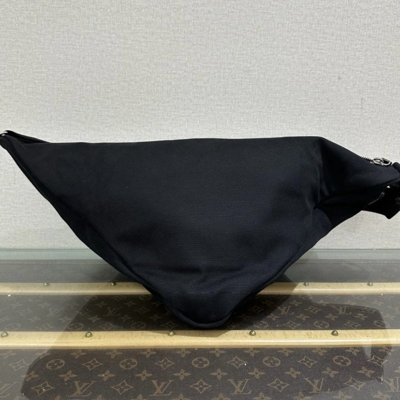 PRADA 22S系列黑銀帆布三角肩背斜背包60*30*27 98新-5