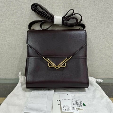 BV 翻蓋三角扣肩背斜背郵差包22*21.5*7.5 98新配件塵袋購證