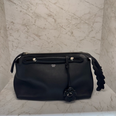 FENDI BY THE WAY黑色銀釦花花抑釘側背包