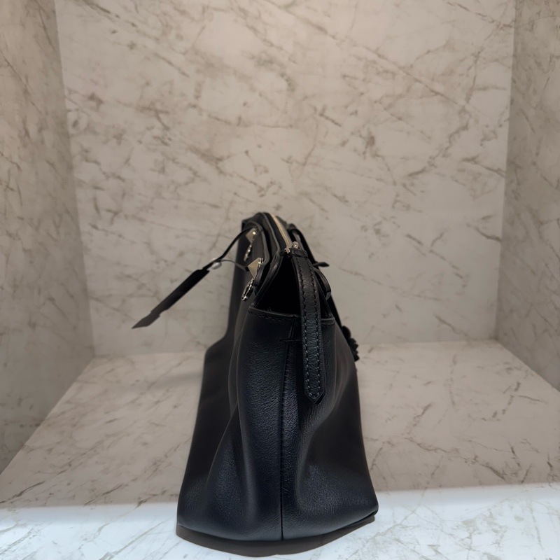 FENDI BY THE WAY黑色銀釦花花抑釘側背包-1