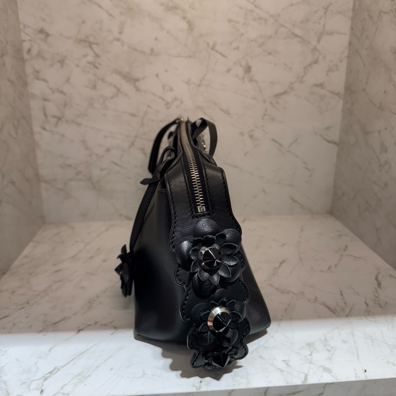 FENDI BY THE WAY黑色銀釦花花抑釘側背包-3