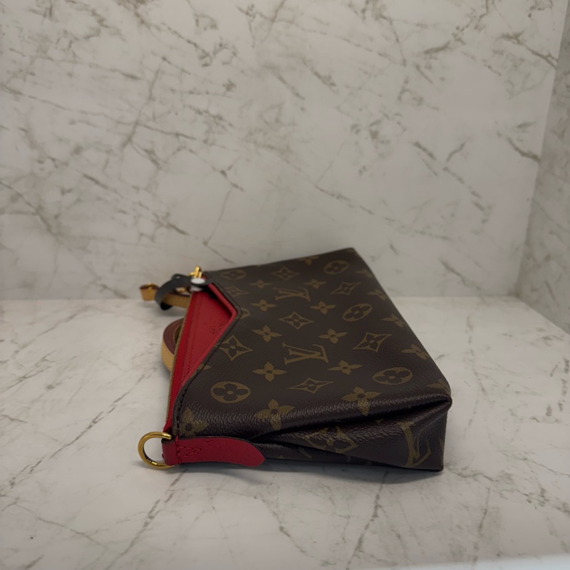 LV PALA CLUTCH老花拼紅側背包-1