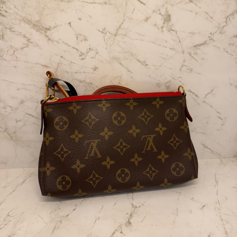 LV PALA CLUTCH老花拼紅側背包-2