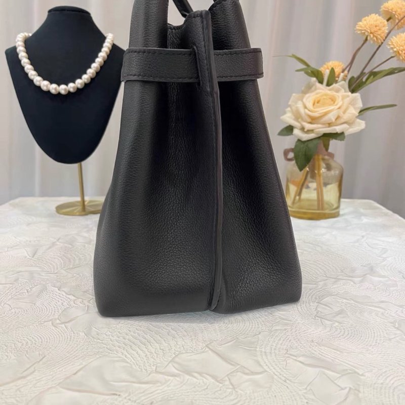 LV Lockme Day 黑色全皮手提肩背包31*24*16 99新配件塵袋-4