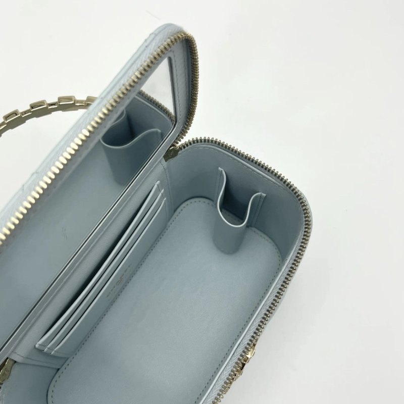 CHANEL 24P水鑽手柄化妝盒肩背斜背包17*10*8 99新配件塵袋-1